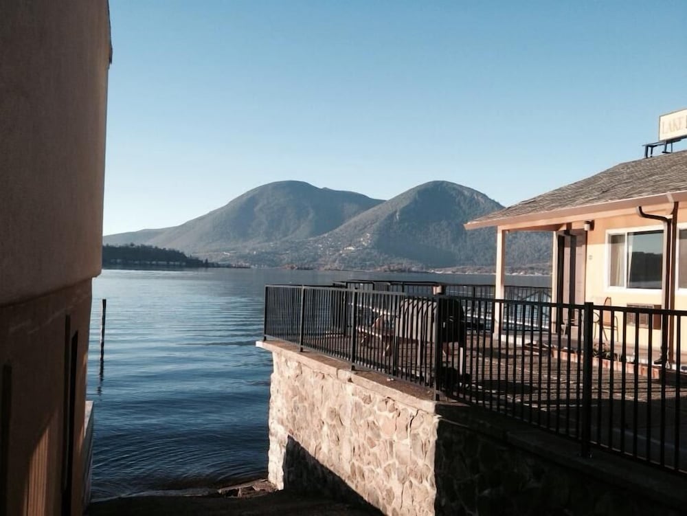 Lake Marina Inn