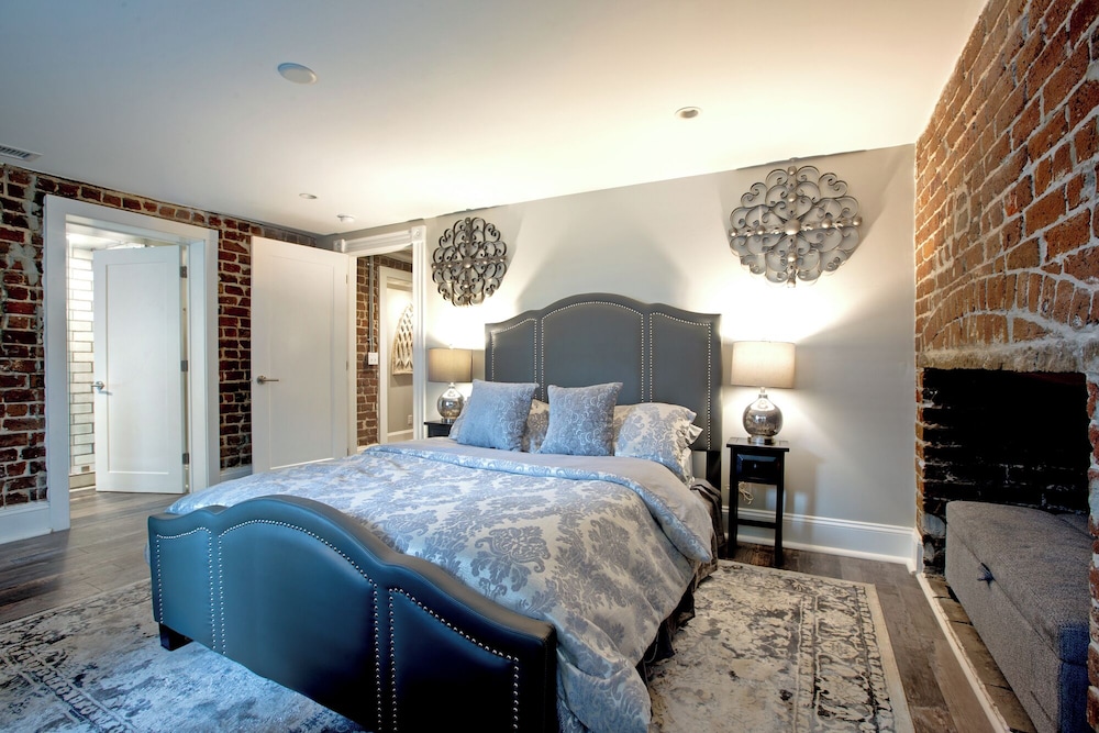 Restored Historic Home 5 BR 4.5 Bath