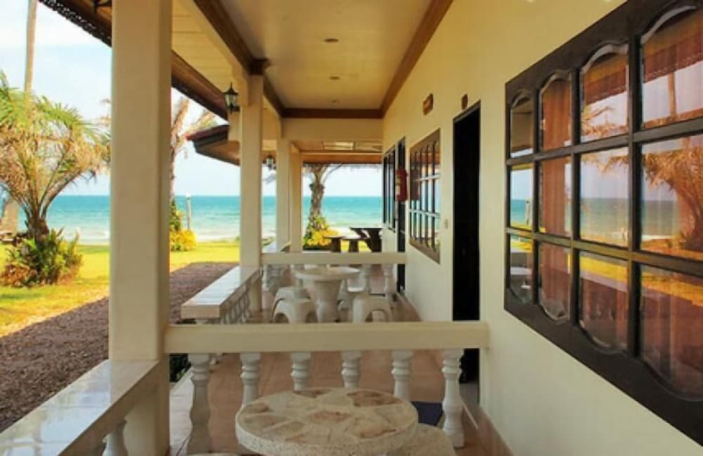 Bansaithong Beach Resort