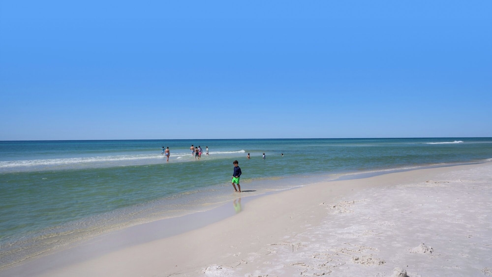 5BR Sleeps 14 in Seagrove Beach, Golf Cart, 6 Bikes, Pool + Free Attractions!