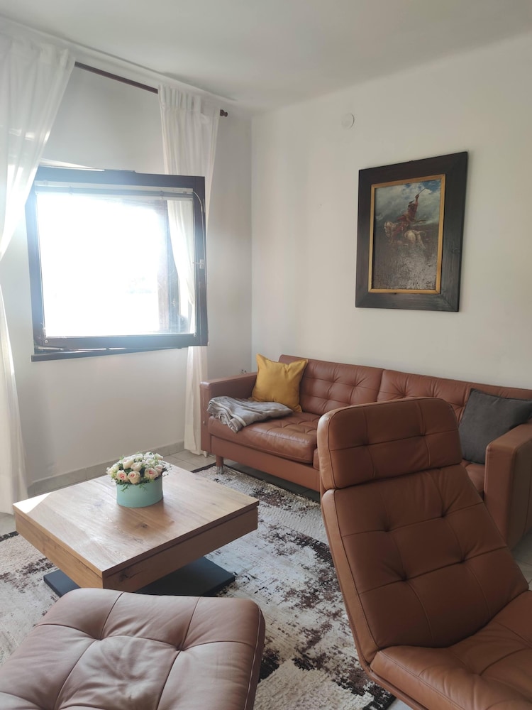 Romantic Lakeside Retreat - Nature, Sport, Near Bp view 4
