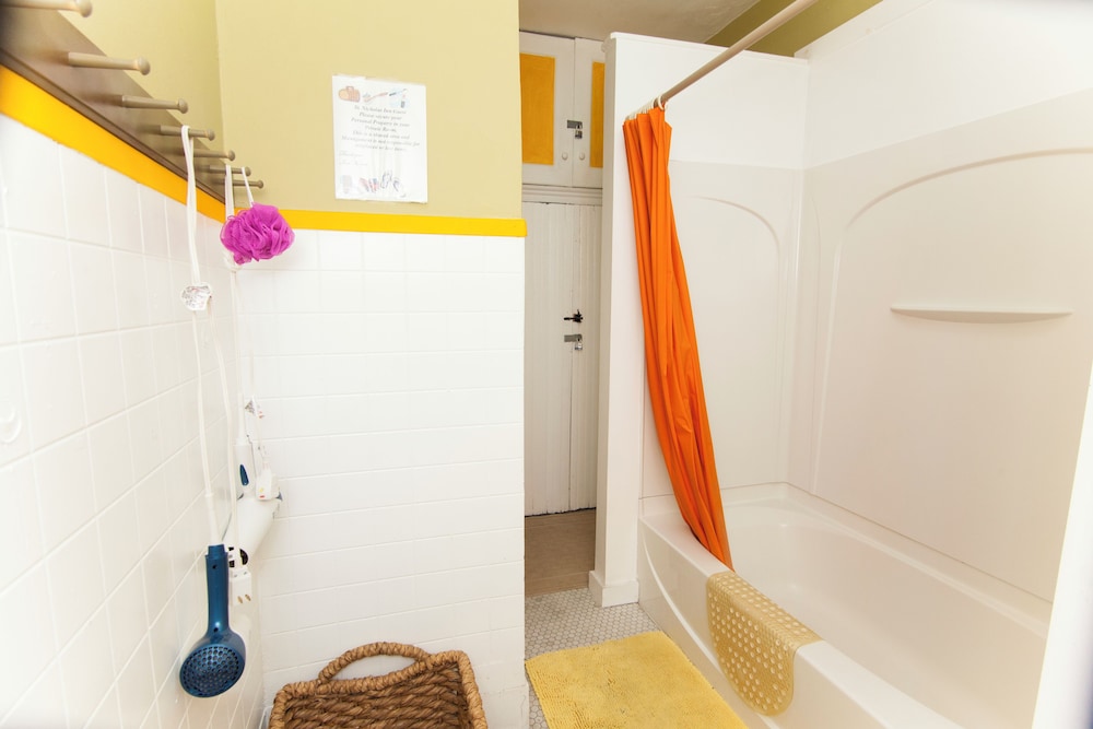 New York City Vacations - Saint Nicholas Inn Guesthouse - Property Image 6