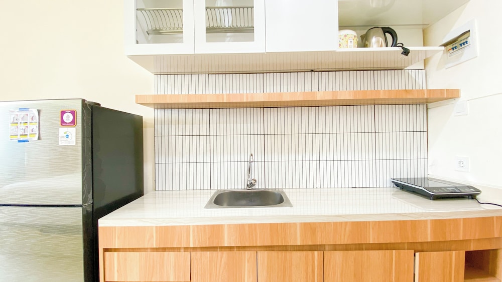 Comfortable And Modern Studio Apartment At B Residence