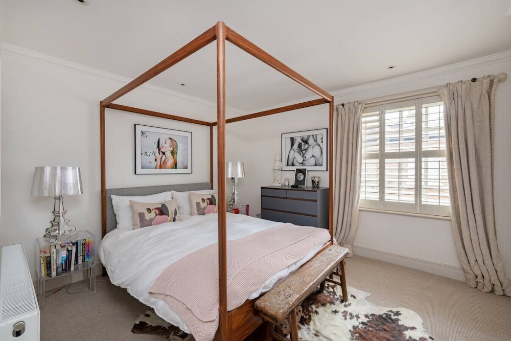 3-bed Home w Private Parking Fairytale Garden