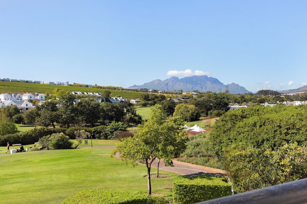 Winelands Golf Lodges at De Zalze