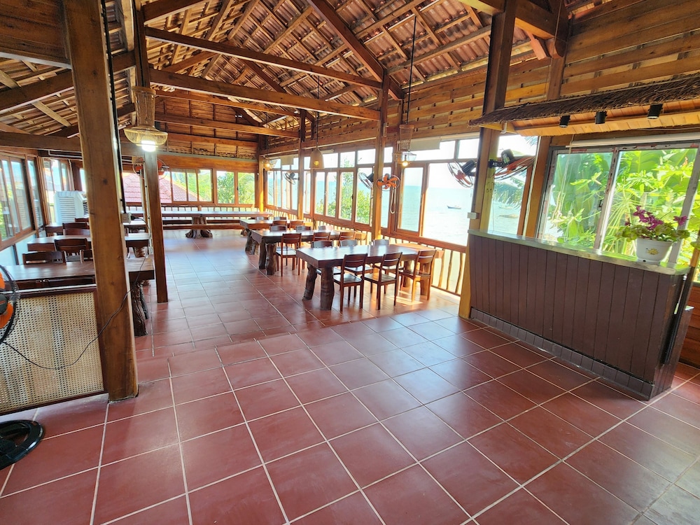 Sunny Shore Resort