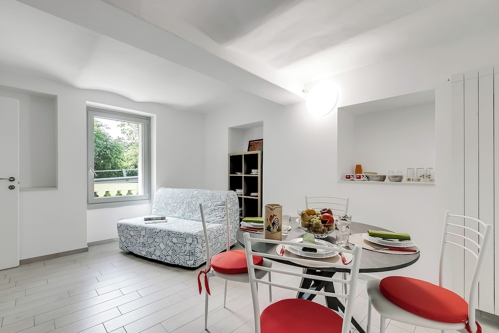 Iris Apartment