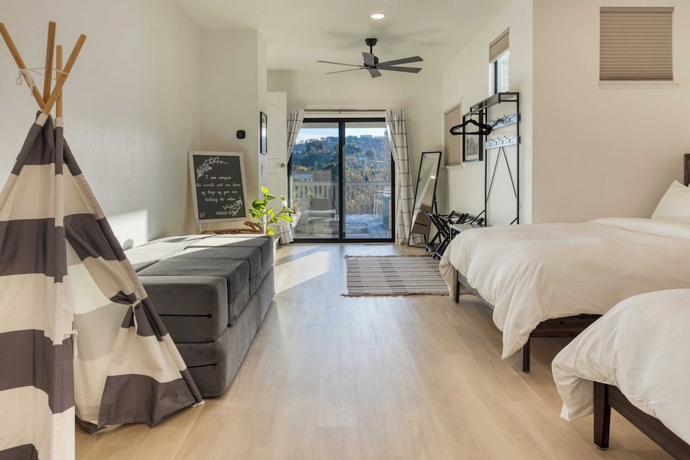 Terrace Hill Modern Paso Robles Escape Near Wineries, Dining, and Hot Springs