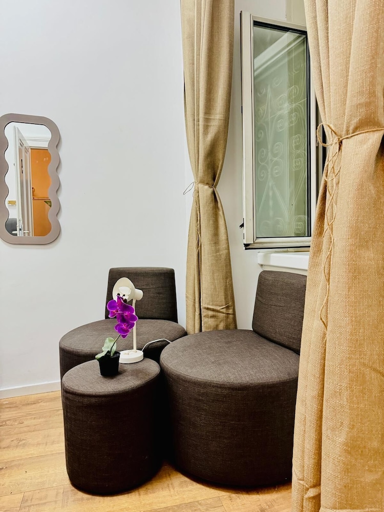 9BR Apt for 18P Walk to Augarten