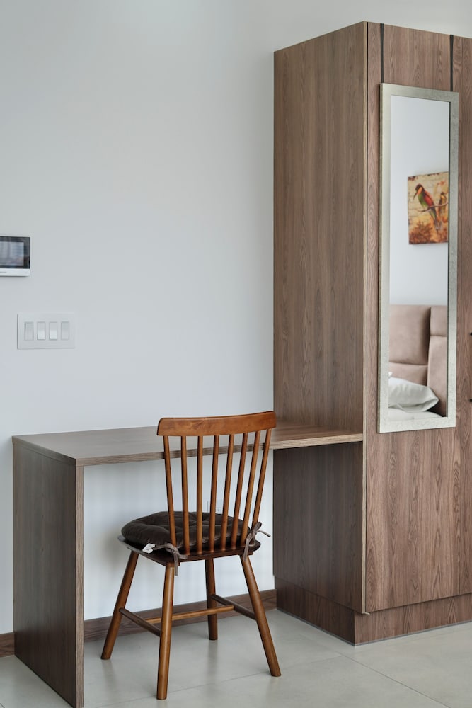 Seis Residences