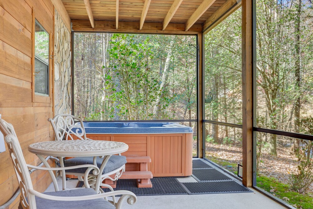 Hot Tub & Game Room: Blue Ridge Getaway