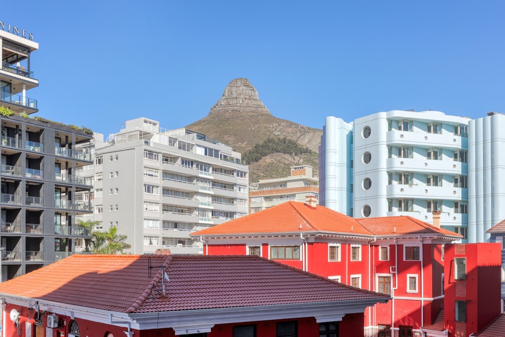 Walk to Beach Sea Point Promenade The Flamingo