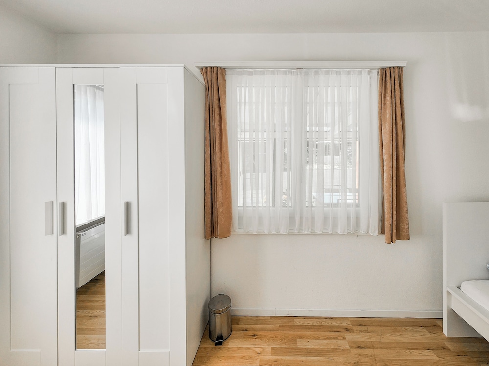 VK - VBD - Zurich Airport - Homestay - Villa Bassersdorf