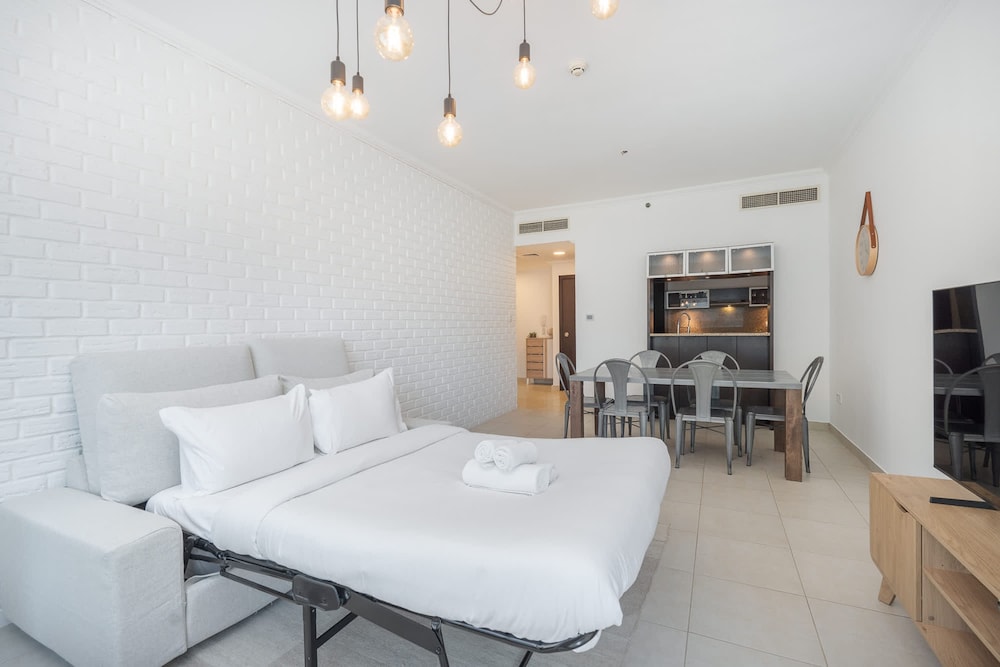 Elegant 1-bedroom Apartment for 4 in Dubai Marina