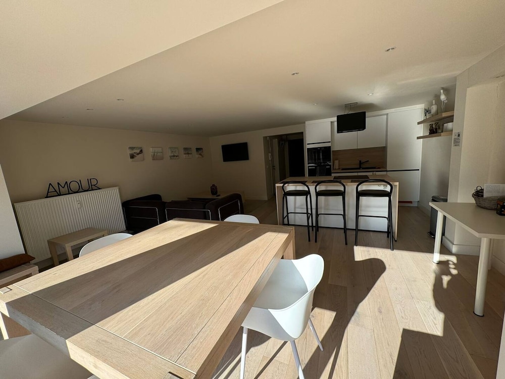 Modern Flat With Garden