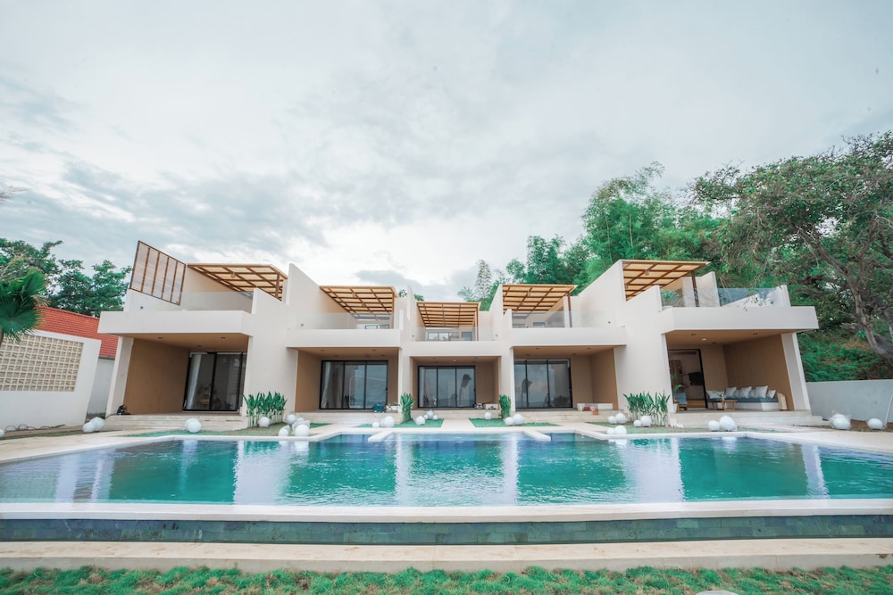 Bohemian Beachfront Apartments