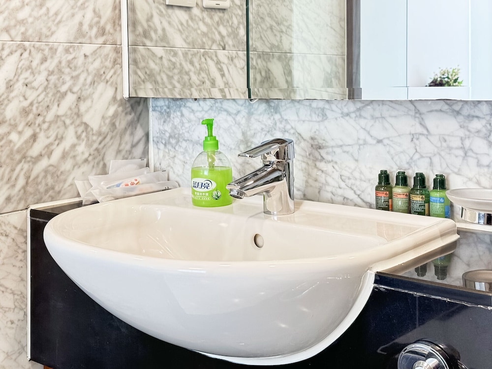 Tyms 3BR 2BA Apt West NanjingRD Line2 14