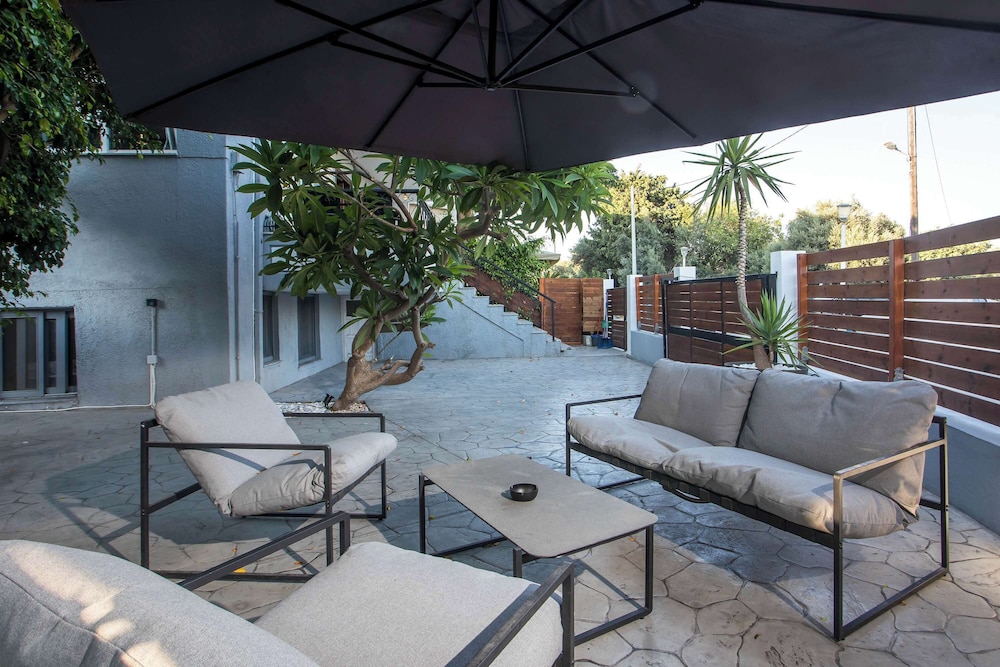 Villa Lilienne - Tranquil Escape With Private Garden Balcony