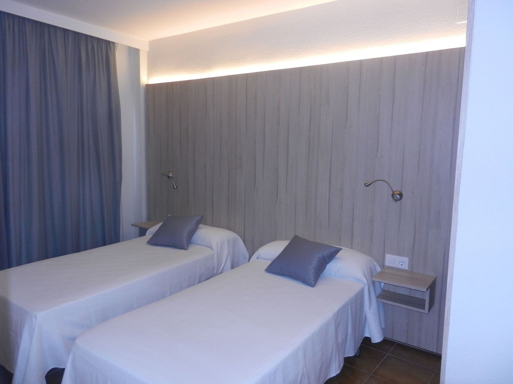 Aparthotel Tossa Park in Tossa de Mar Near Beach