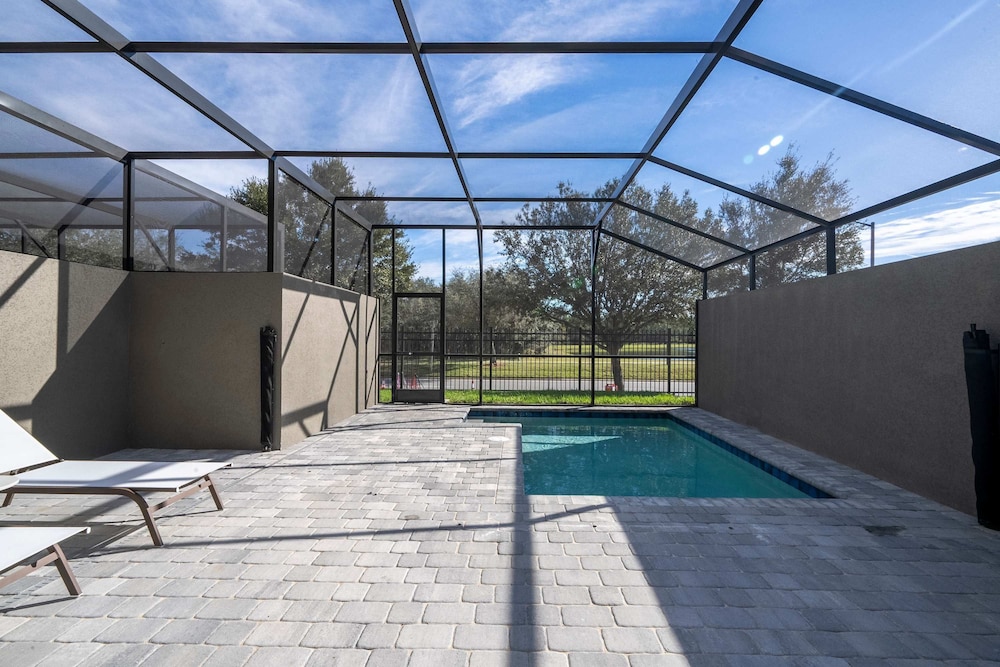 Ultimate 4BR Retreat Private Pool Chic Decor