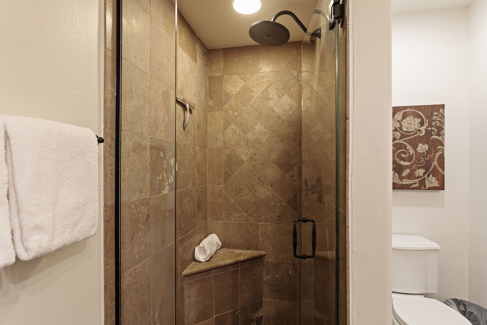 Grand Lodge - Four Bedroom #405 - Ski-in/ski-out 4 Condo