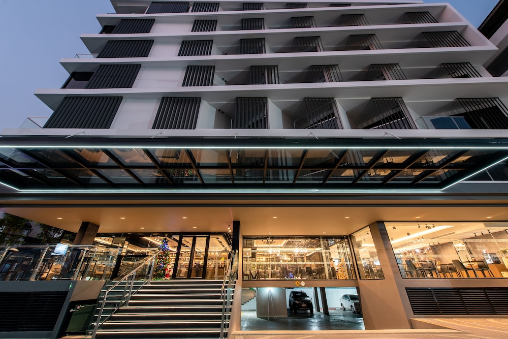 Hotel blackwoods Hotel Pattaya - Image 1