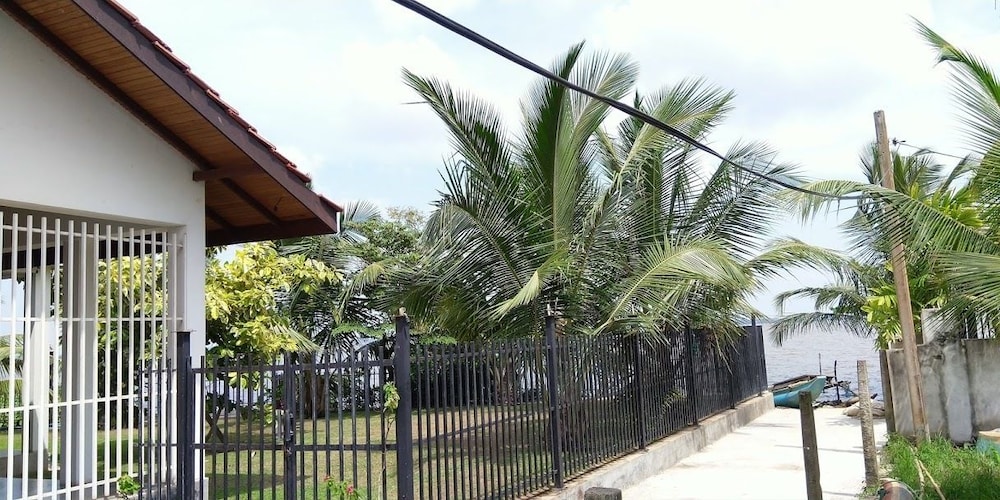Negombo Holiday Home