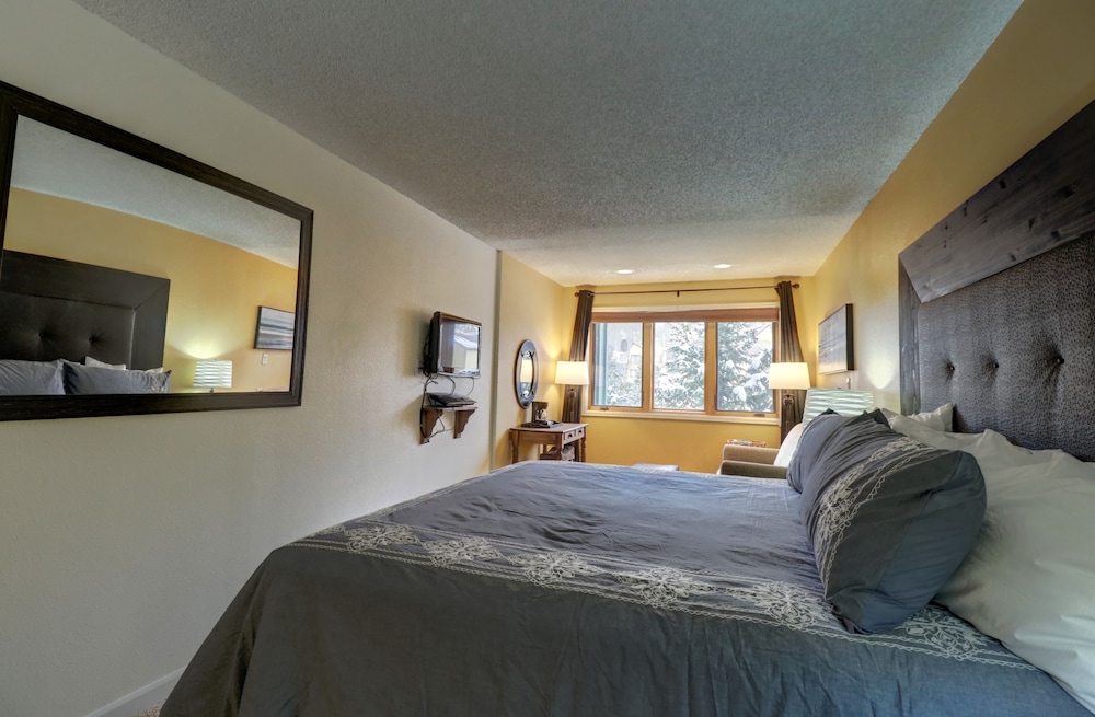 Fp209 Fox Pine Inn 1 Bedroom Condo by RedAwning view 3