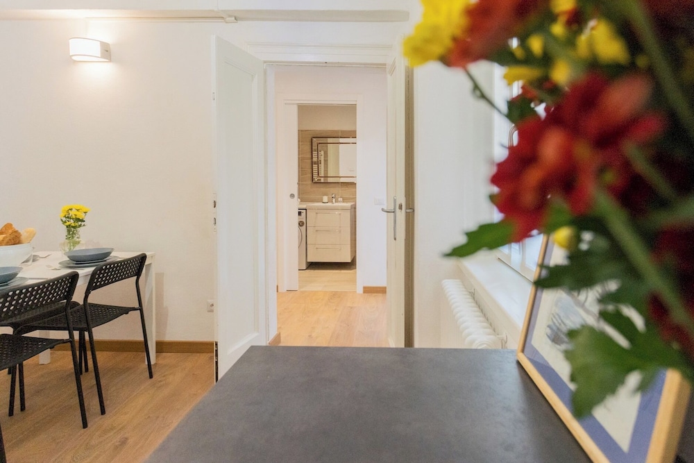 Da Pia in Historycal Como City Centre by Rent all Como