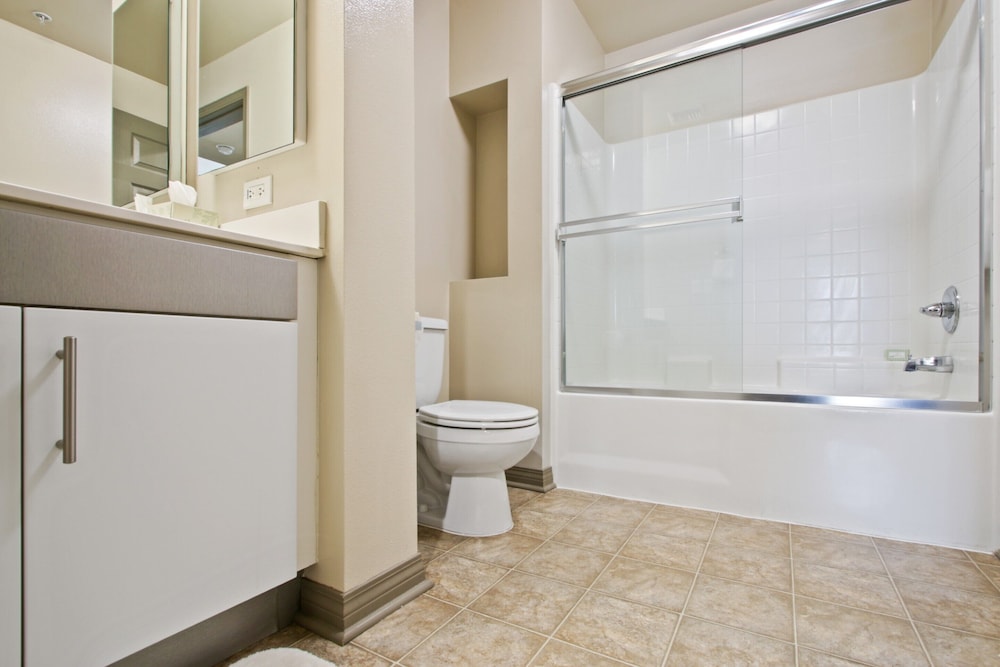 Global Luxury Suites at Marina Del Rey