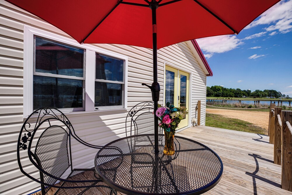 Dock Access: Waterfront Cottage in Avenue!