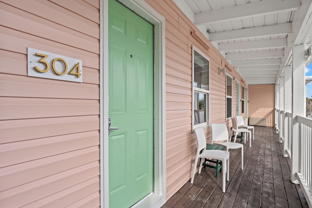 Treehouse Lounge - RR Beach Club