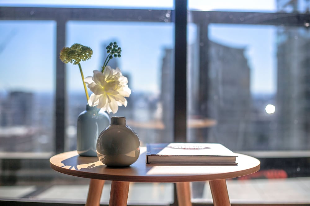 Stunning Newly Furnished 2 Bedrooms Apartment