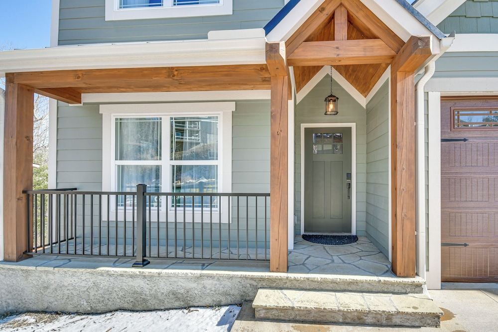 Newly Built Home w/ Mtn Views in Black Mountain!