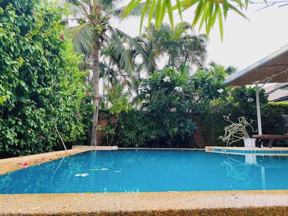 Hidden Villa Oasis Private Pool 2km to Beach&mall