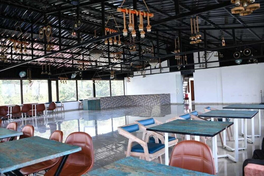 Hotel Leosh Lansdwone