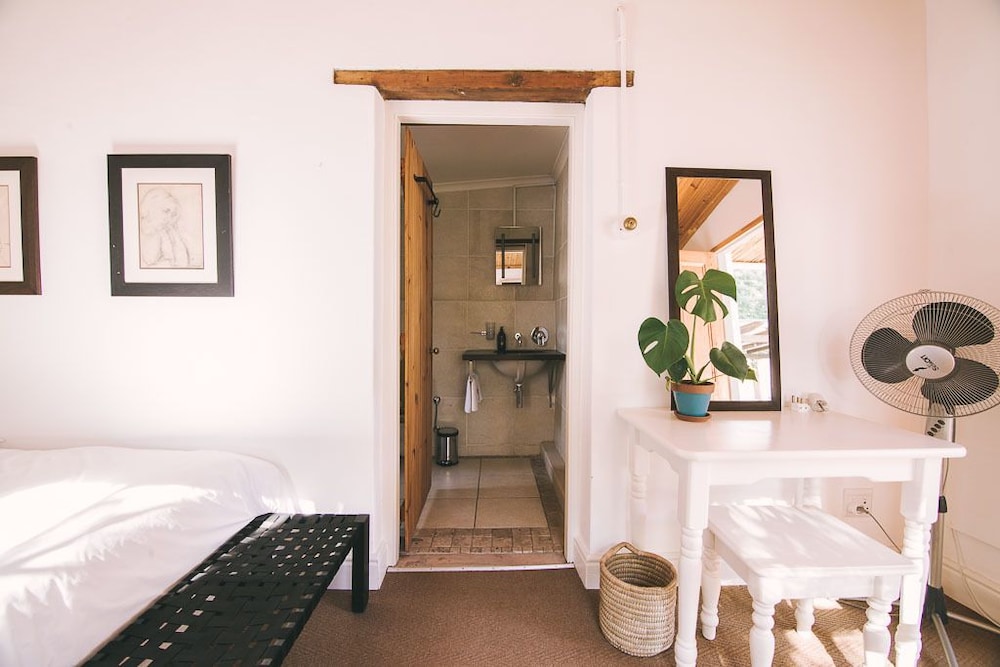 Shiraz Estate Villa & Studios