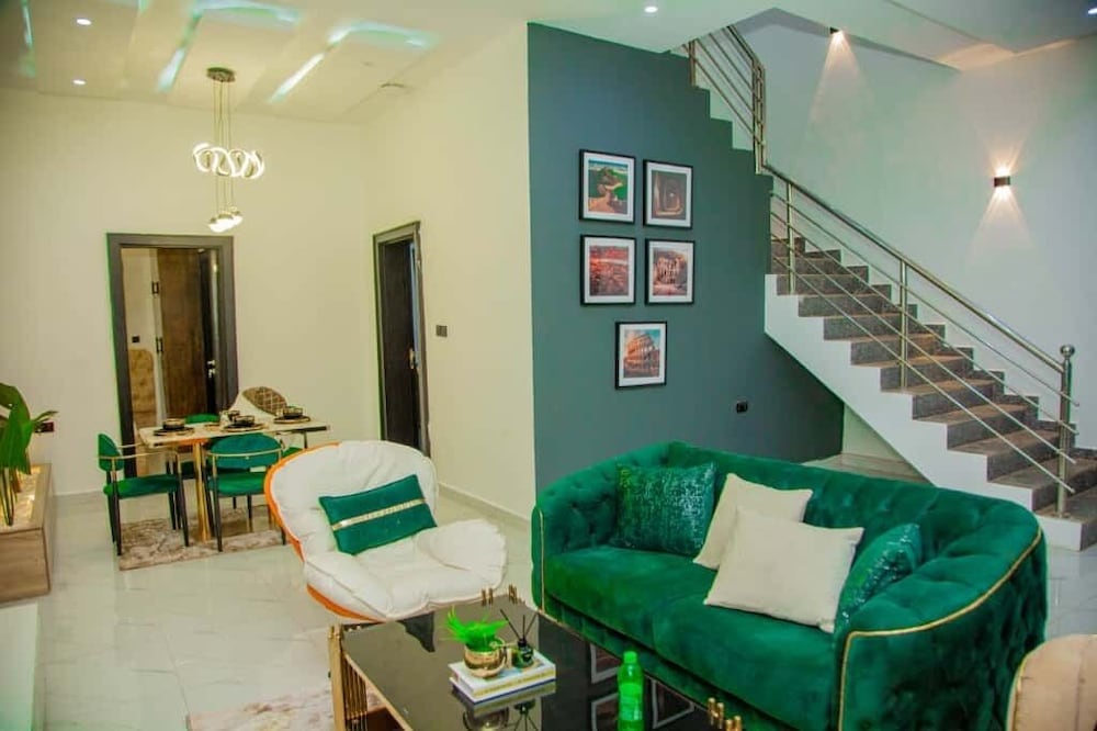 Aviv Luxury Homes