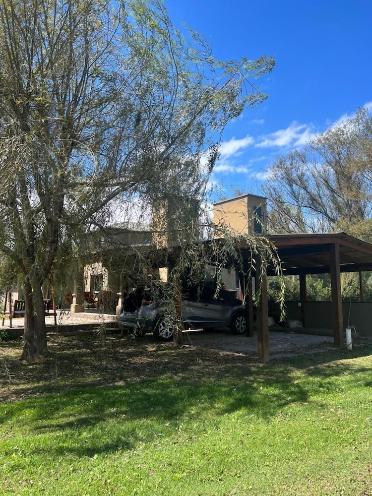 Munay Rural Home Near the Lake