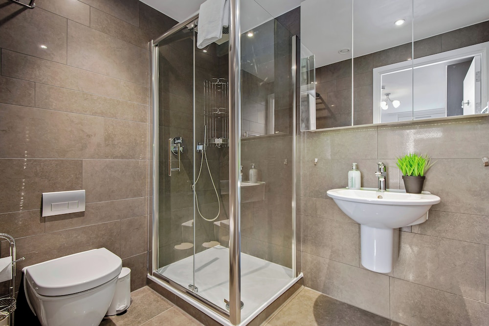 Spacious 3 Bed Apartment in Angel