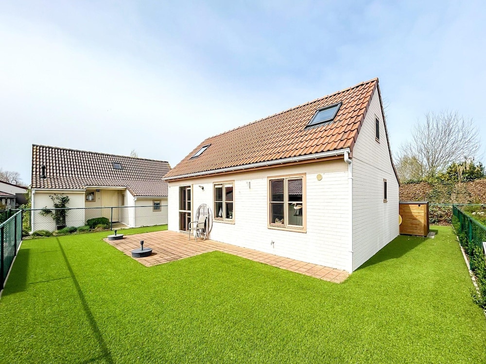 Charming Family Cottage With Garden