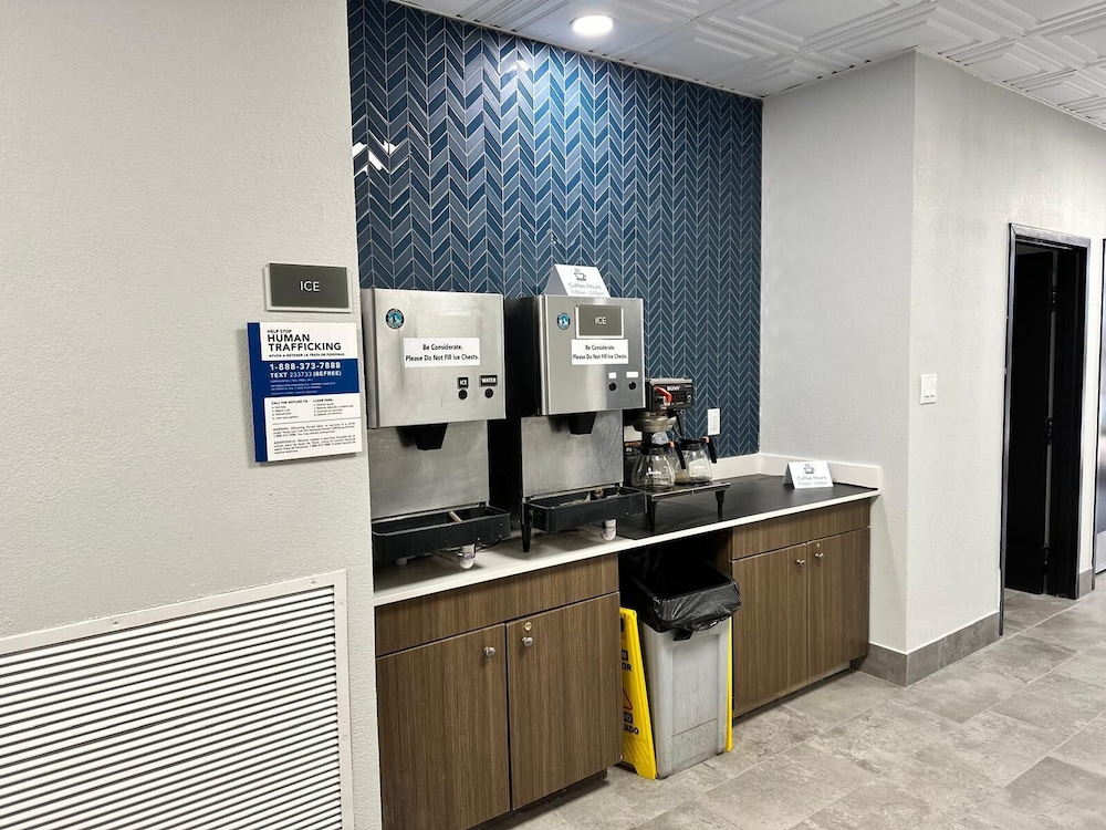 Motel 6 Mesquite, TX – Town East view 4