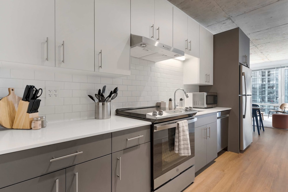 Concert Stay New 4BR Apt by Salt Shed