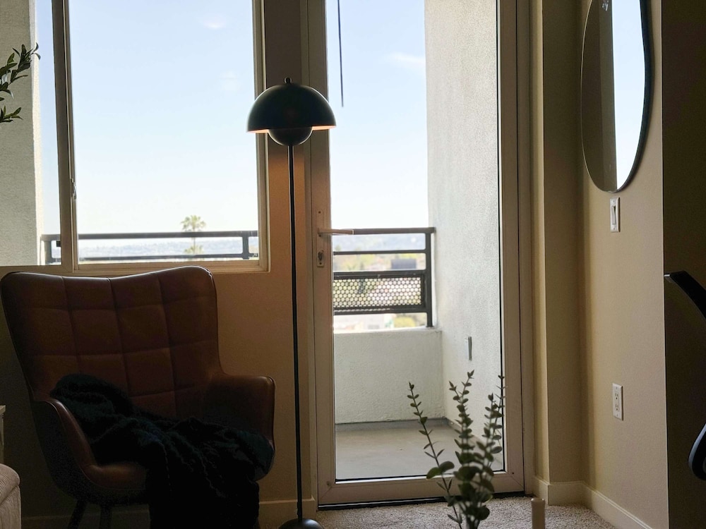 New Oasis Near Disneyland Pool Gym Free Parking
