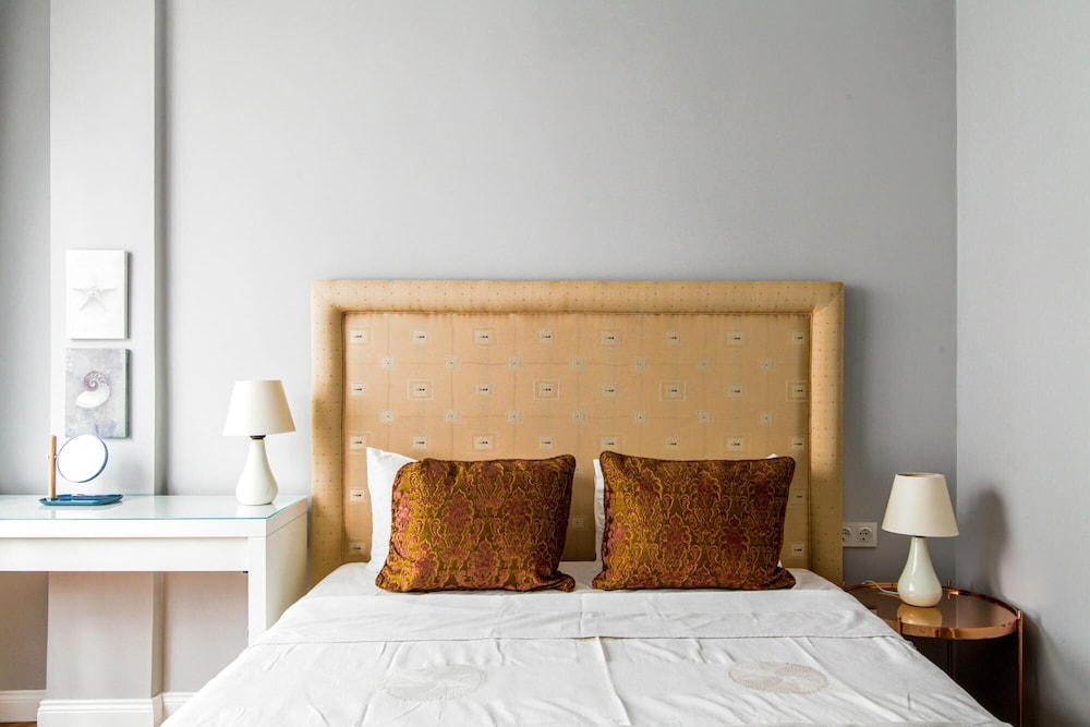 Central 2 1 Flat With Bosphorus View in Beyoglu