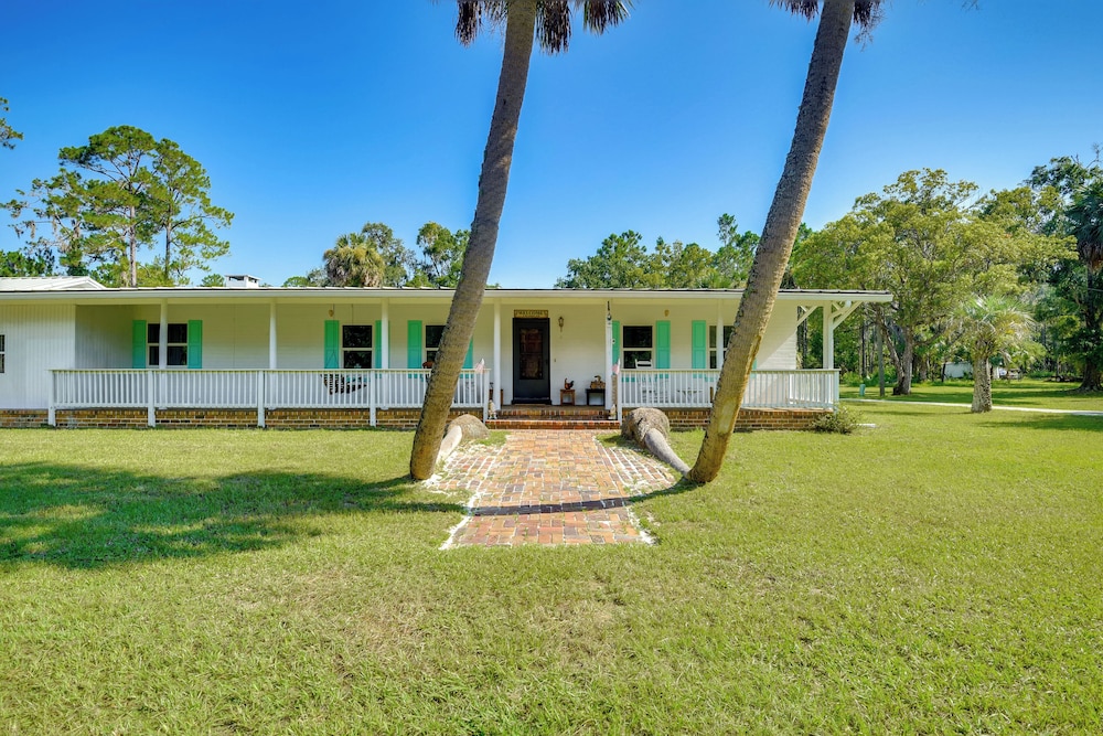 Private 3-acre Retreat w/ Game Room in Bunnell!