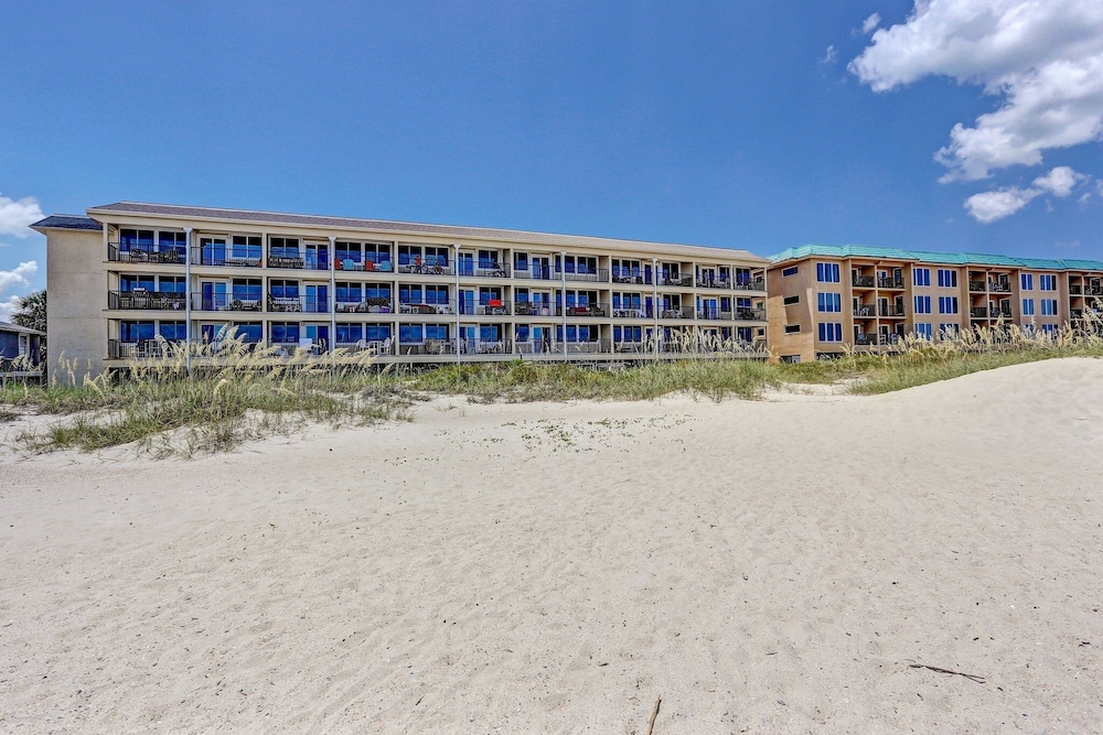 Coral Sands 102 2 Br condo by RedAwning