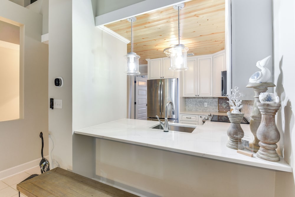 Boat, Fish & Walk to Beach: Waterfront Destin Gem!