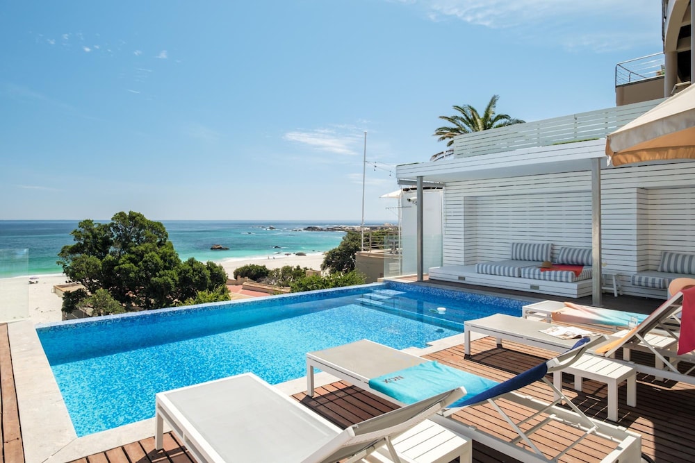 Villa Bleu Blanc in Camps Bay With Pool and Views