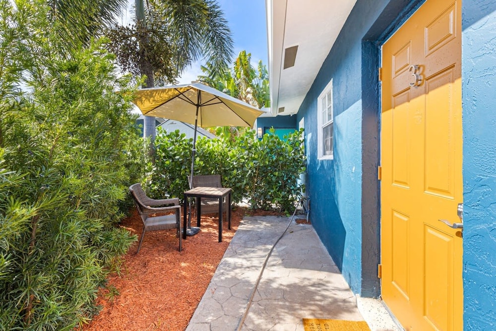 Lovely 2 BR Condo in Sailboat Bend